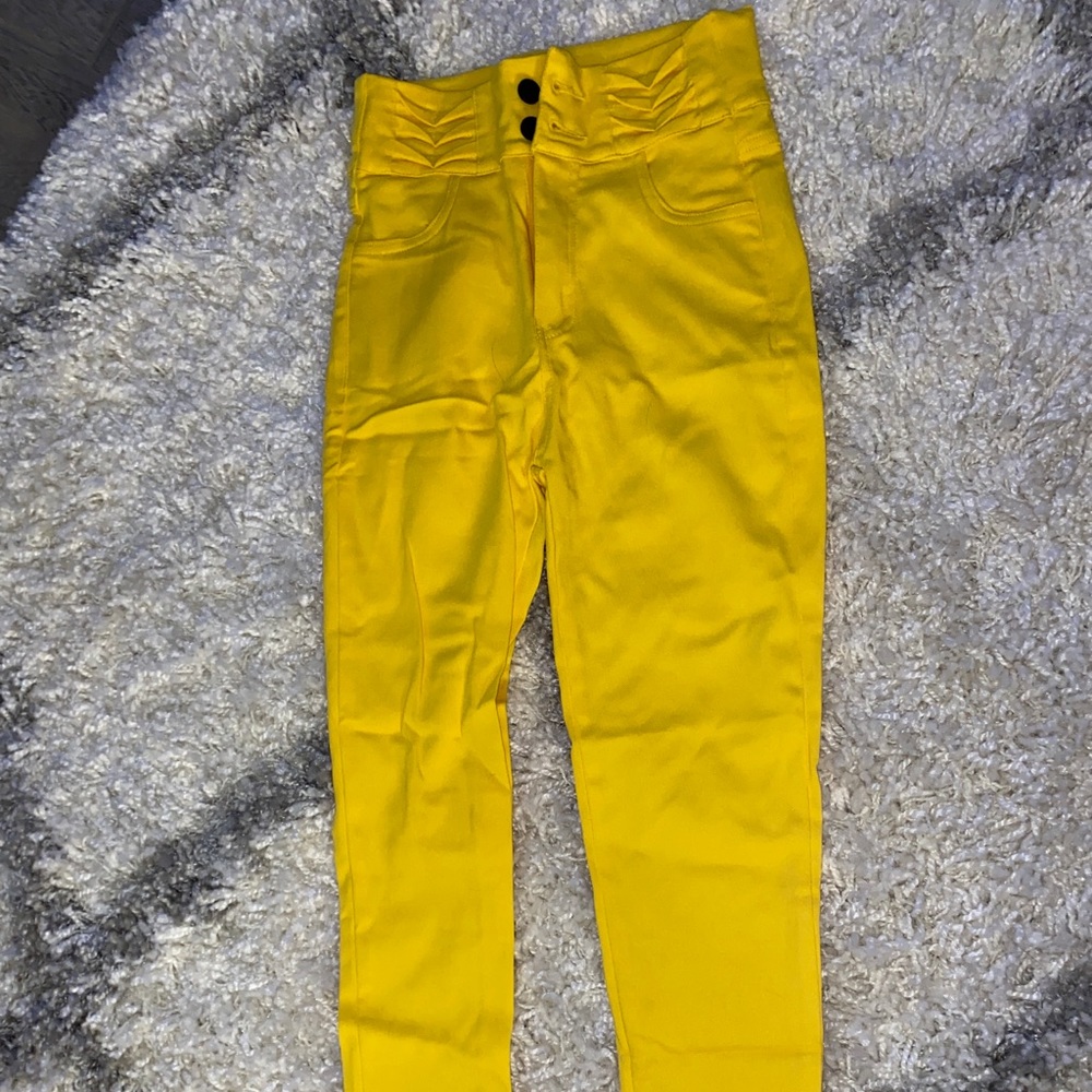 Yellow jeggings SHEIN. Size: small